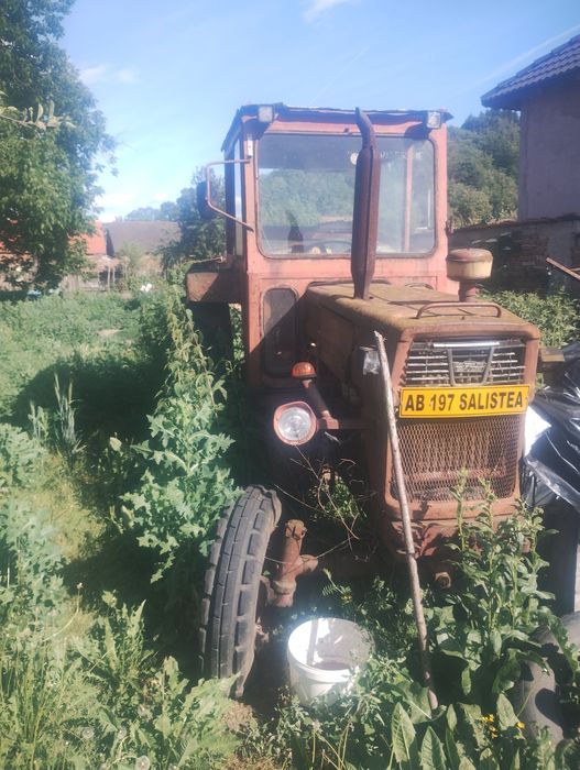 Vând tractor ebro semănătoare de păioase balotieră