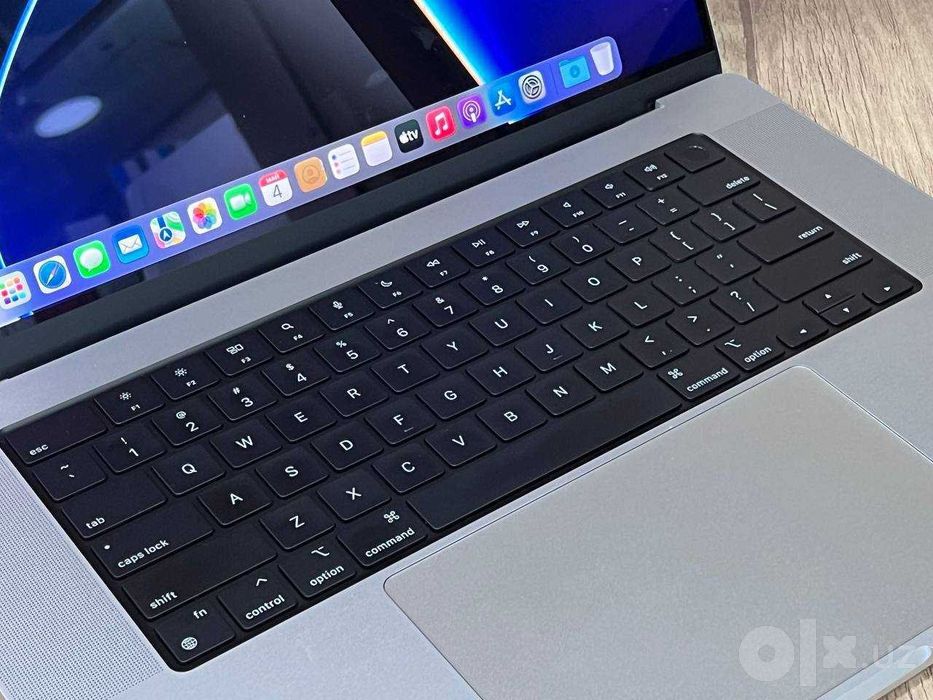 как новый MacBook Pro 16 M2Pro / 32Gb / 512Gb Silver