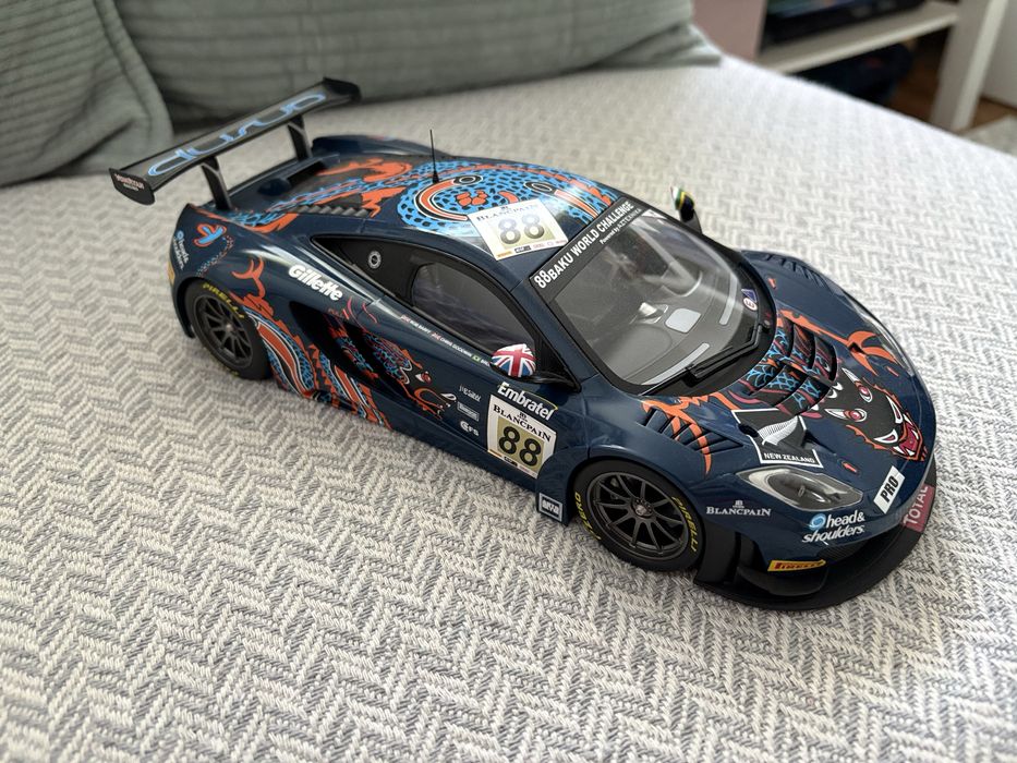 Vand machete 1/18 Minichamps si Paragon