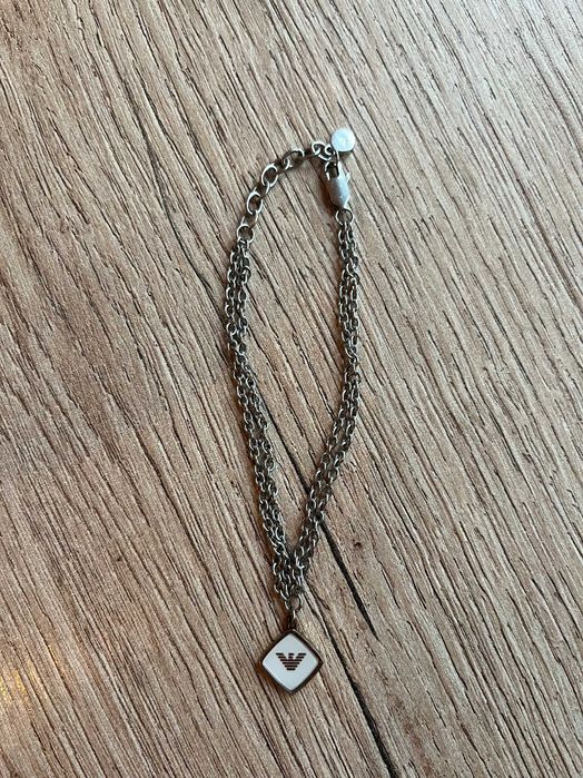 Продавам дамска гривна Emporio Armani