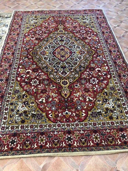 Ковер красивый шерстяной