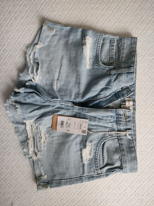 Vând pantaloni scurți din denim, marca OVS, noi, cu etichetă