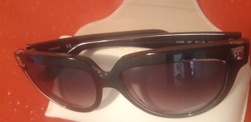 Ochelari damă Valentino negri la 250 lei Timișoara