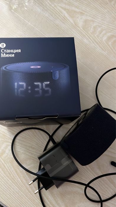 Яндекс Станция мини с часами