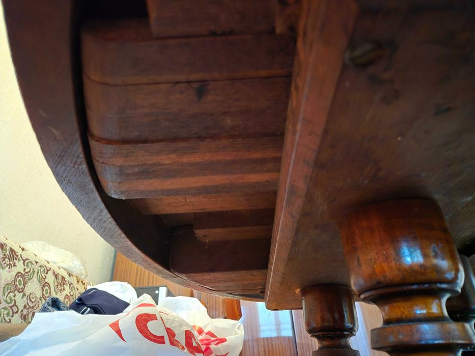 Продавам антична маса