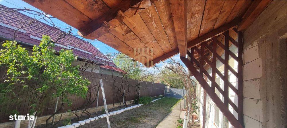 Casa cu livada de vanzare