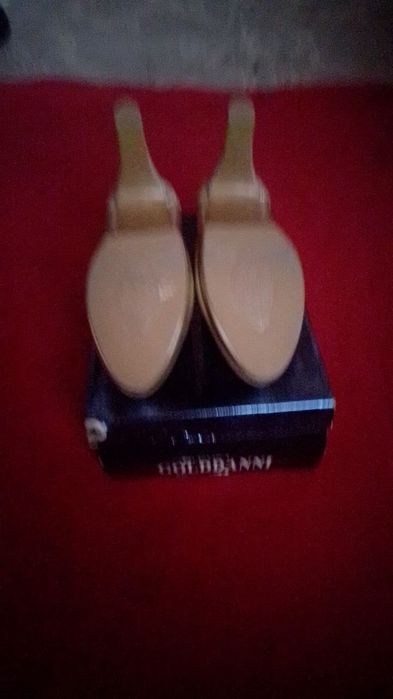 Ayollar oyoq kiyimi bazmlar toʻylar uchun