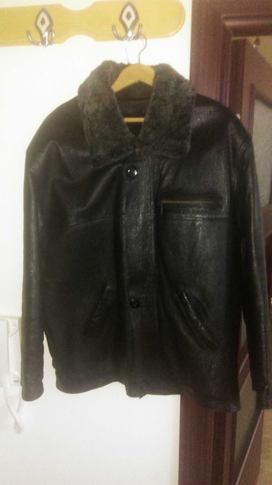 Кожено яке с подплата от вълна.Отлично състояние.