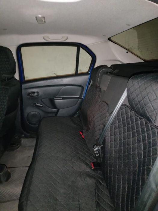 Машина Renault Logan