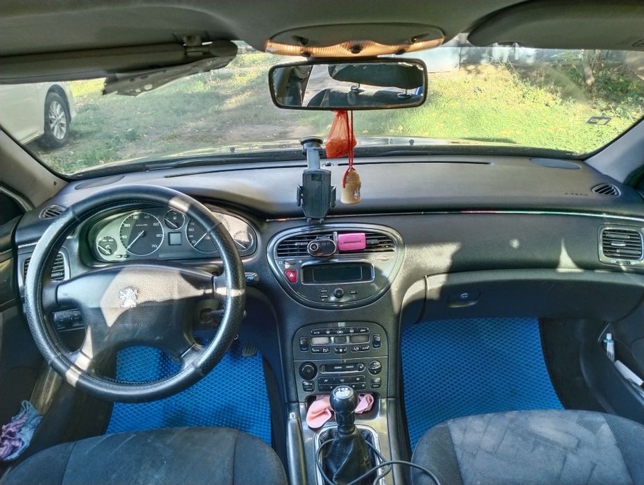 Пежо 607. Обём двигателя 2,2.