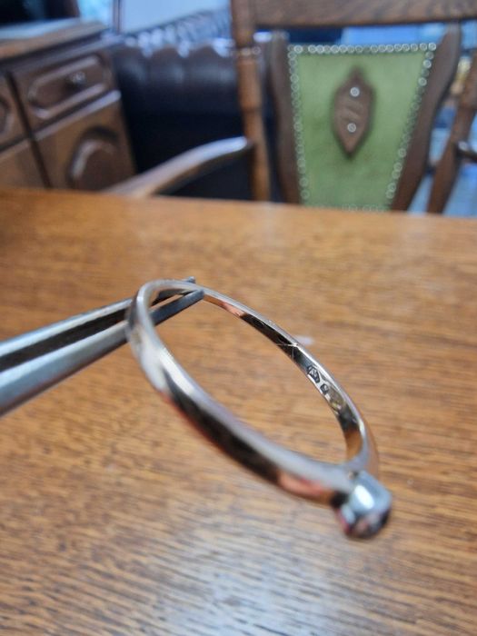 Дамски Златен Пръстен с ДИАМАНТ - Заложна къща Галерия 65