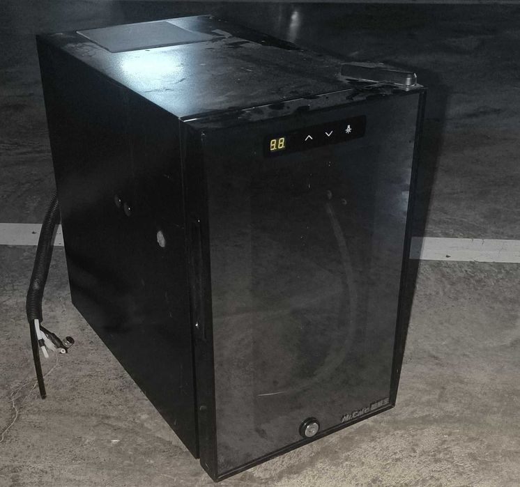 Продам холодильник для молока