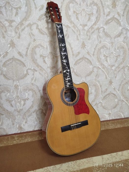 Orginal klassik gitara.