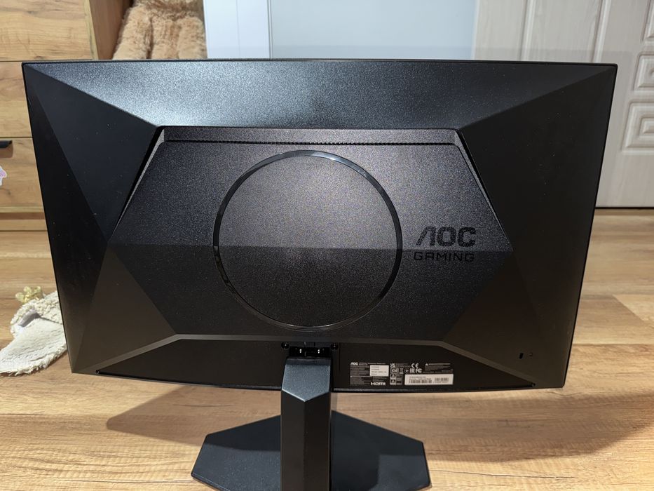 AOC C27G4ZXE – 27” Gaming монитор, счупена матрица, в гаранция