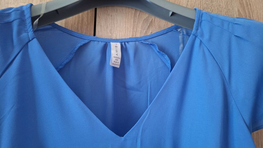 Синя блуза с къс ръкав