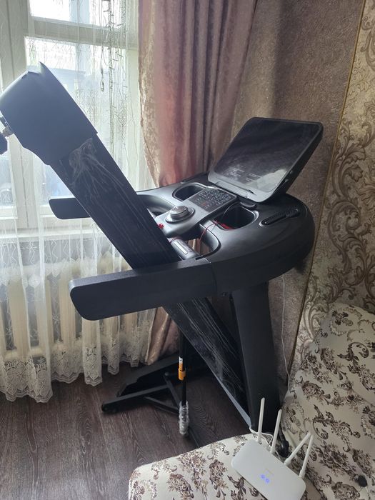 Продаётся беговая дорожка.