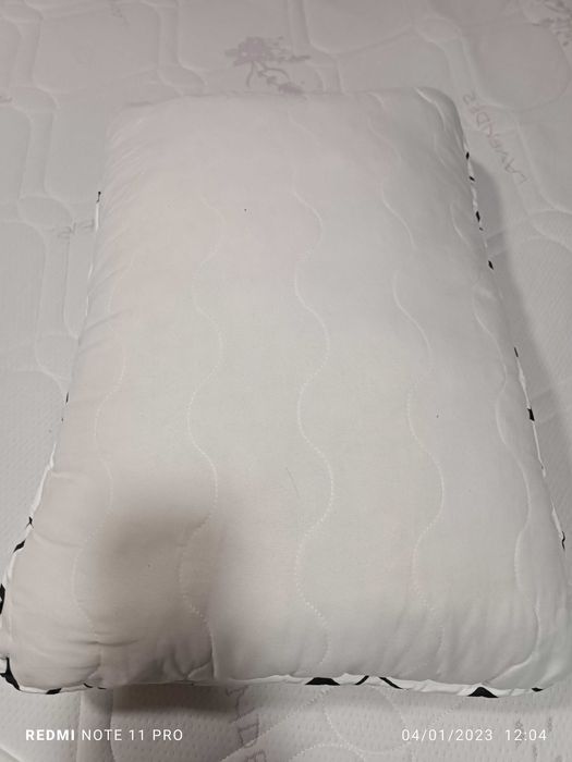 Възглавници ,два вида на различни фирми.