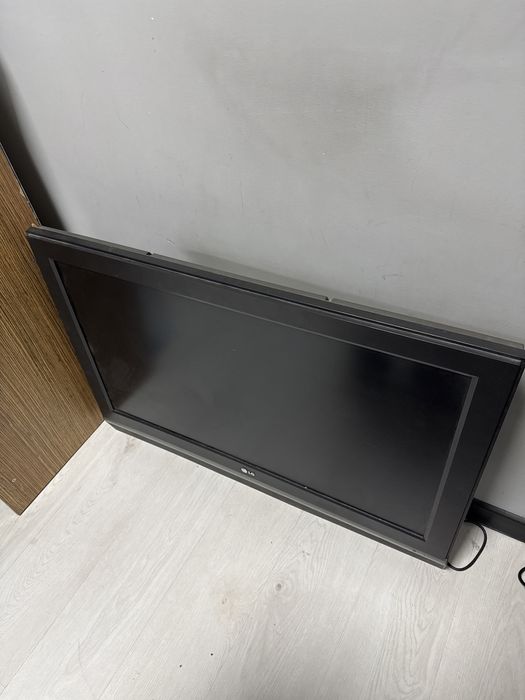 Телефизор LG 95 см