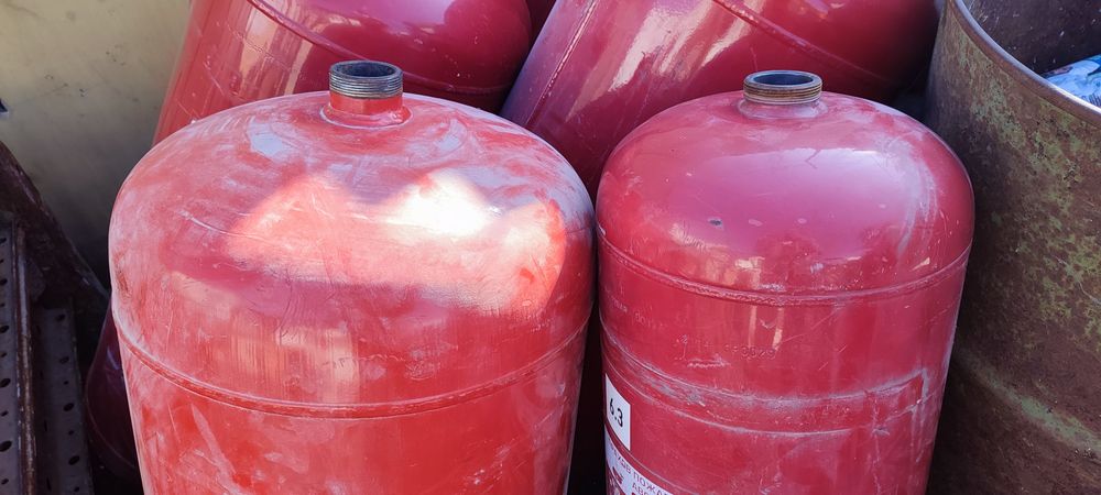 Бутилки за песъкоструй и компресор