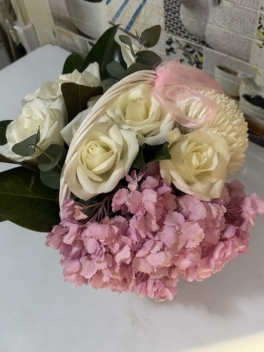 Цветы в Корзинке - Розы, Гортензии