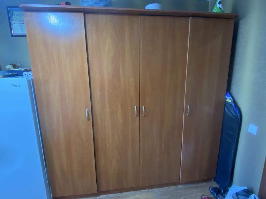 Продается платиной шкаф.