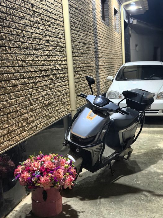 Скутер електроний