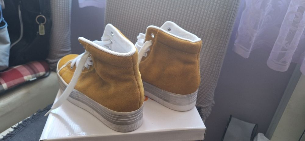 Обувка на платформа, н. 39