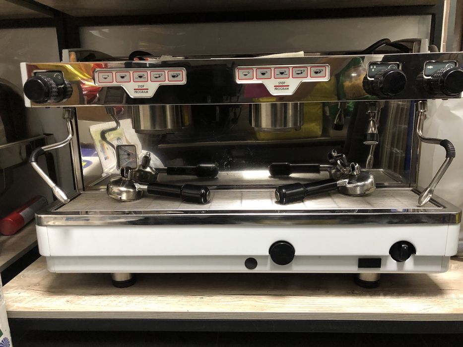 Продам профессиональную итальянскую кофе машину chimbali