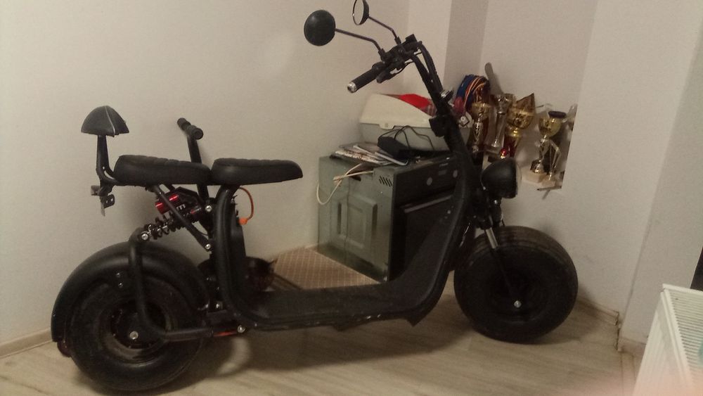 Vând scuter aproape nou