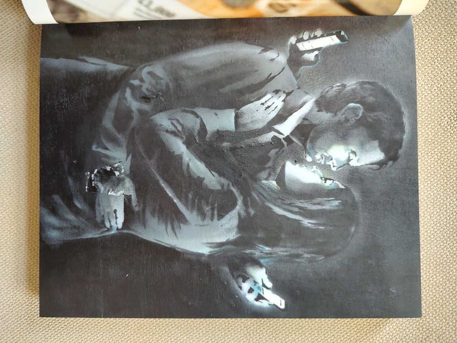 Carte-BANKSY. Sunteți o amenințare de un nivel acceptabil