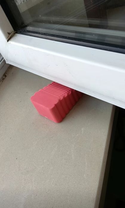 Стоппер для двери. Новый.