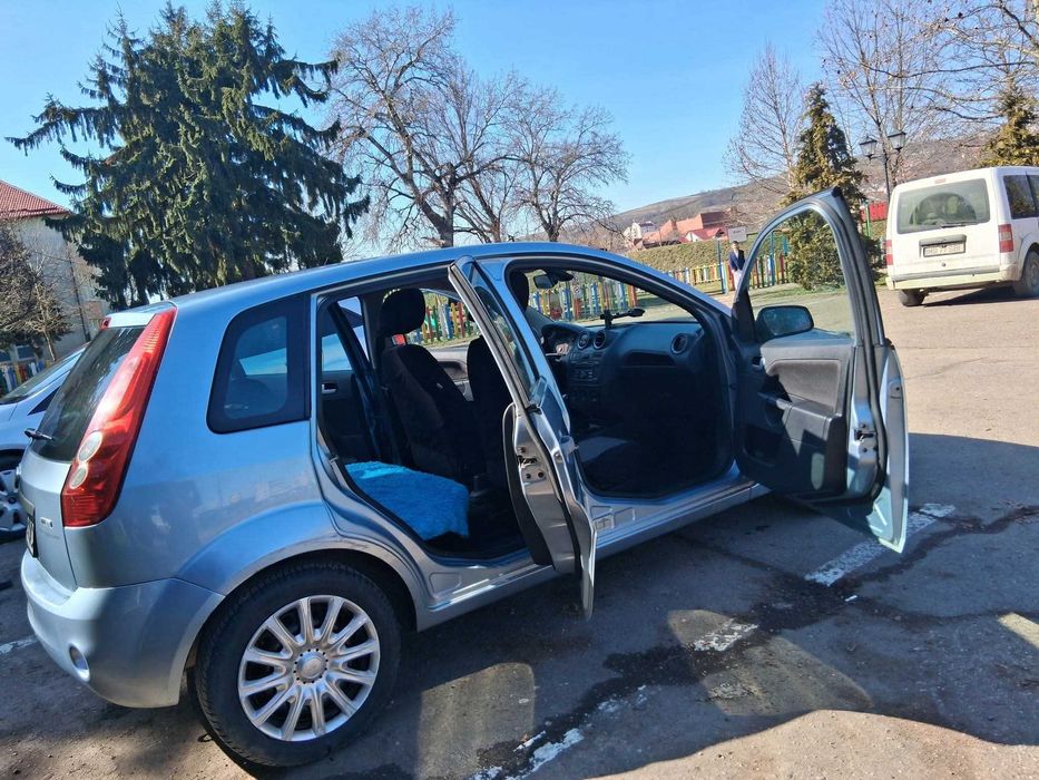 Mașină  Ford fiesta