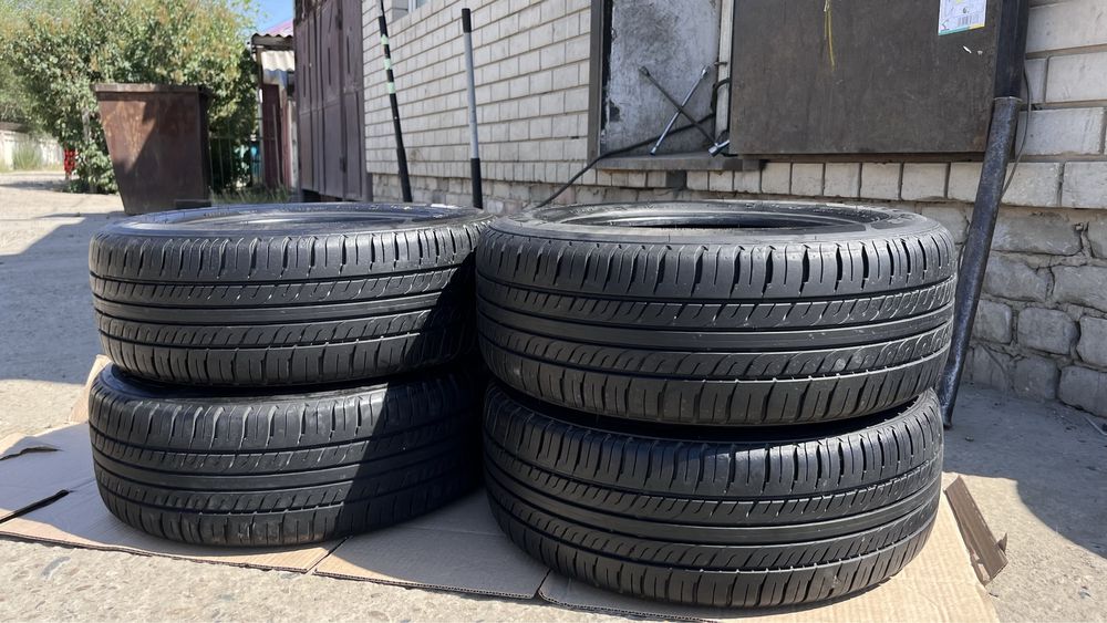 Продам комплект шин 205/65 R15.