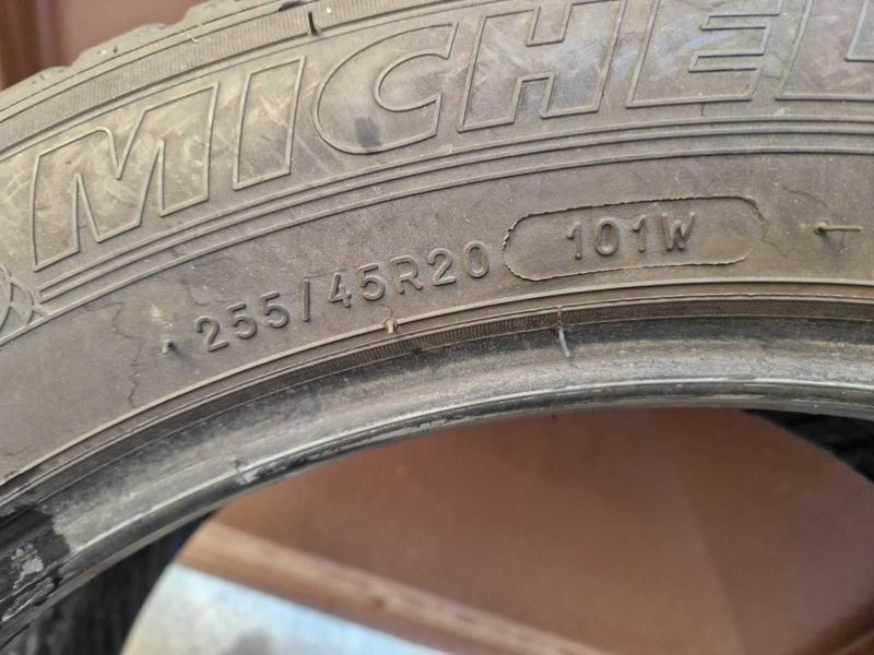 1 Michelin R20 255/45
лятна гума 
DOT0220