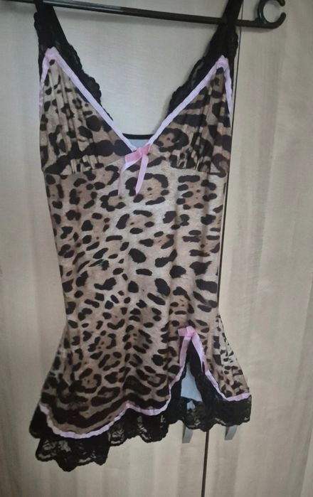Rochiță de noapte model leopard cu fundiță roz