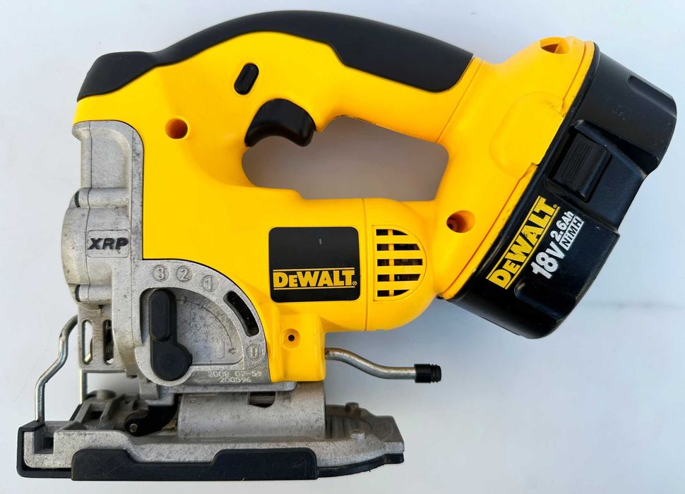 DEWALT DC330 - Акумулаторен прободен трион 18V