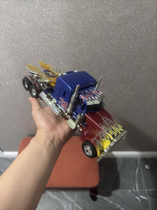 Трансформеры ( Оптимус прайм )