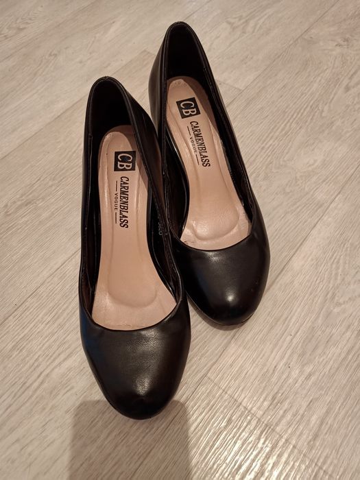 Продам туфли за 2  тысяч тг. Размер 38-39