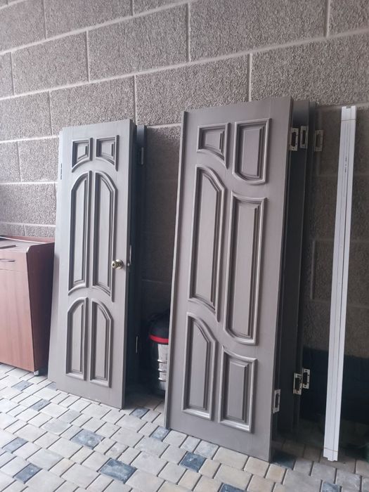 Двери (чистое дерево) в хорошем состоянии