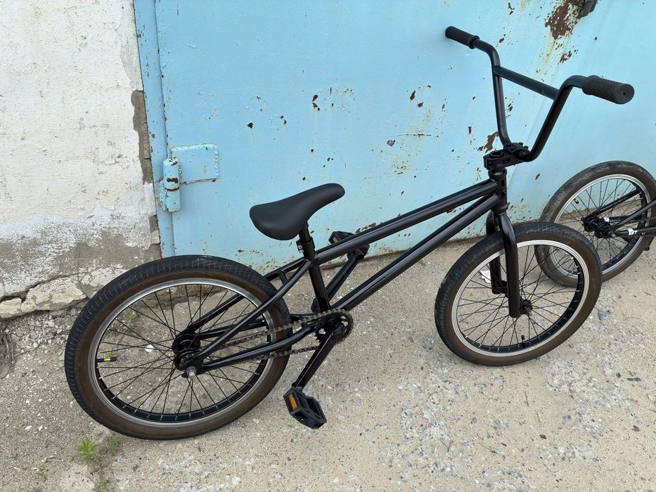 Велосипед BMX в хорошем состоянии