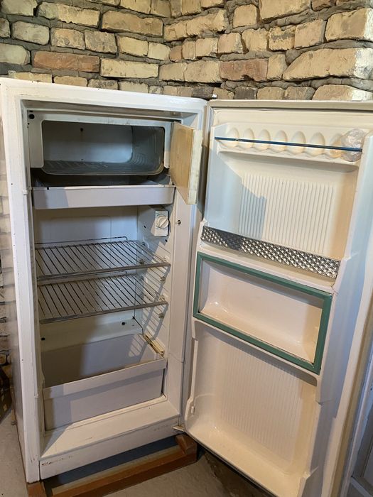 Холодилник сотилади