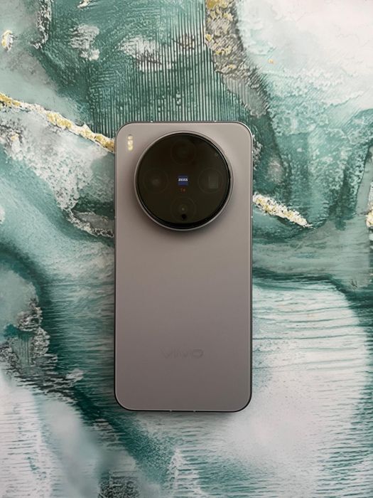 Vivo X300 12/256 китайская версия верефицирован новый купил почти меся