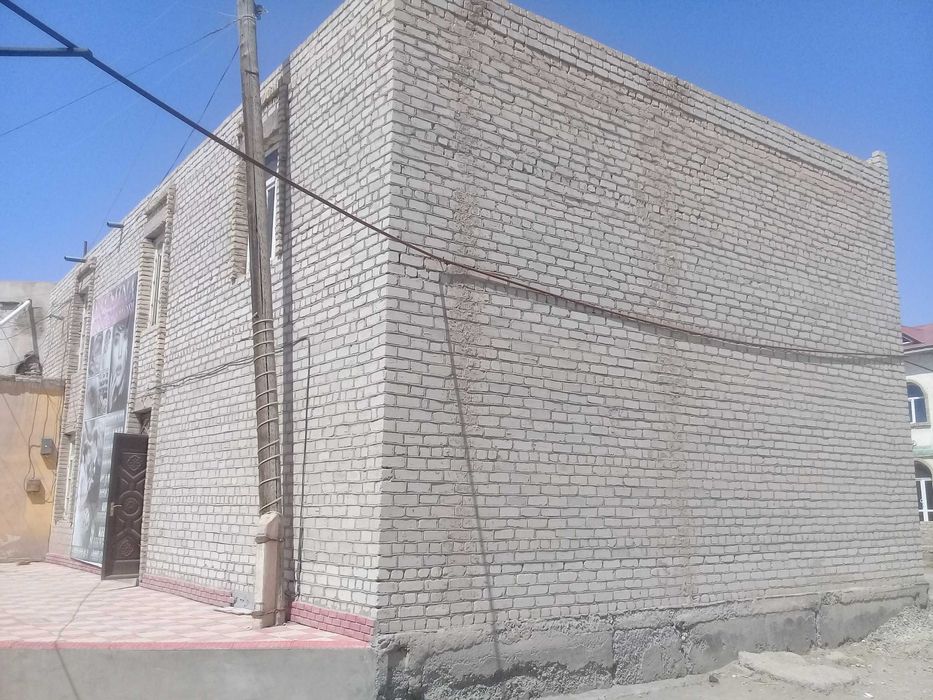 2 qavatli bino sotiladi