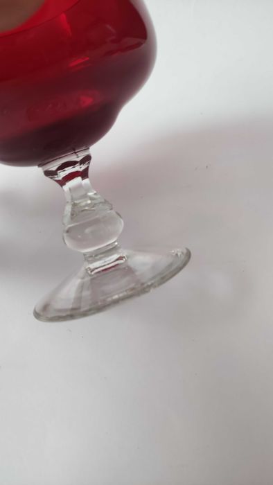 Две масивни чаши от рубинен кристал