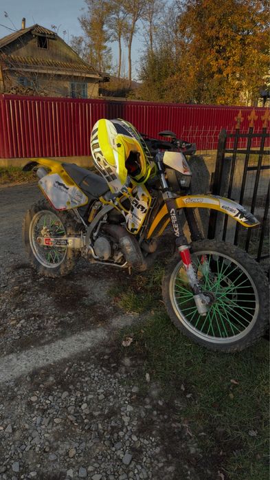 Vand cross GasGas motor de 200 in 2 timpi motorul este foarte bun