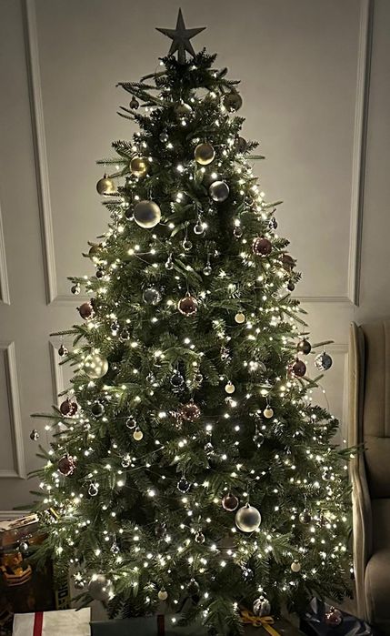 Ёлка с игрушками