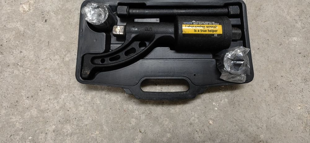 уред  за отвиване на болтове