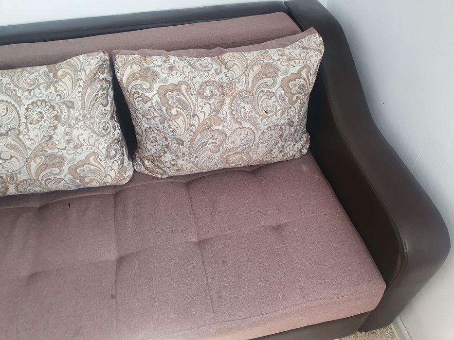 Продам два комплекта диванов