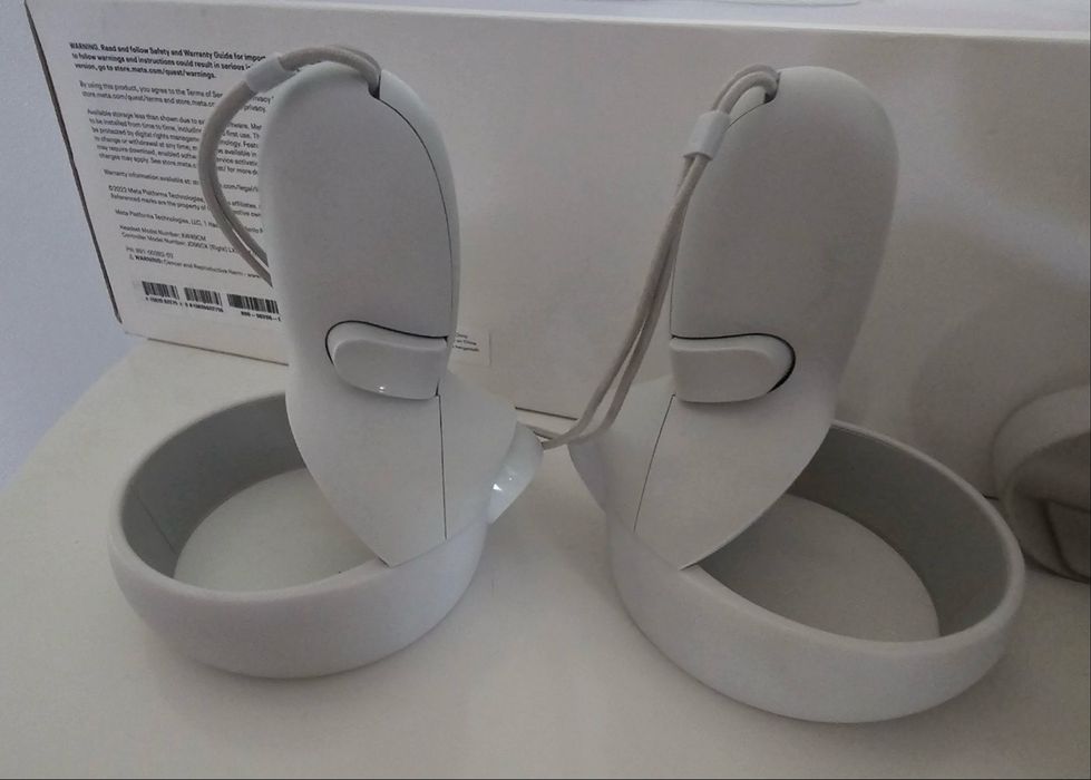 Продам VR очки виртуальной реальности Oculus Quest 2