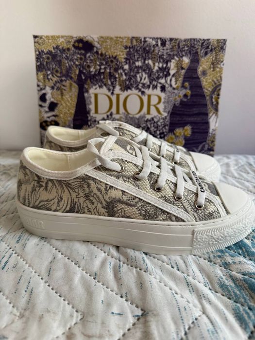 Обувки на Dior. Уникални